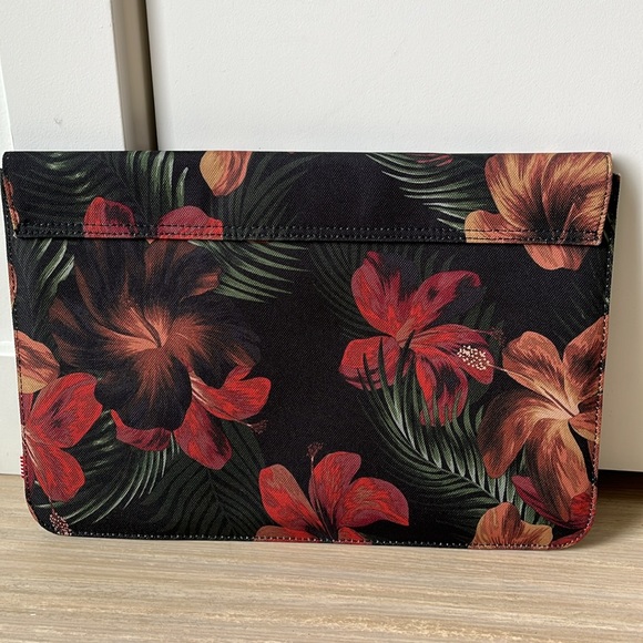 Hershel Supply Company IPad cover - Picture 2 of 2